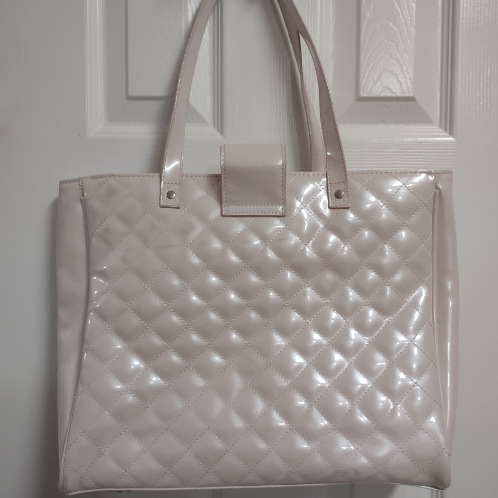 Hello Kitty Quilted Look Peal/white Color NWT - Picture 12 of 16